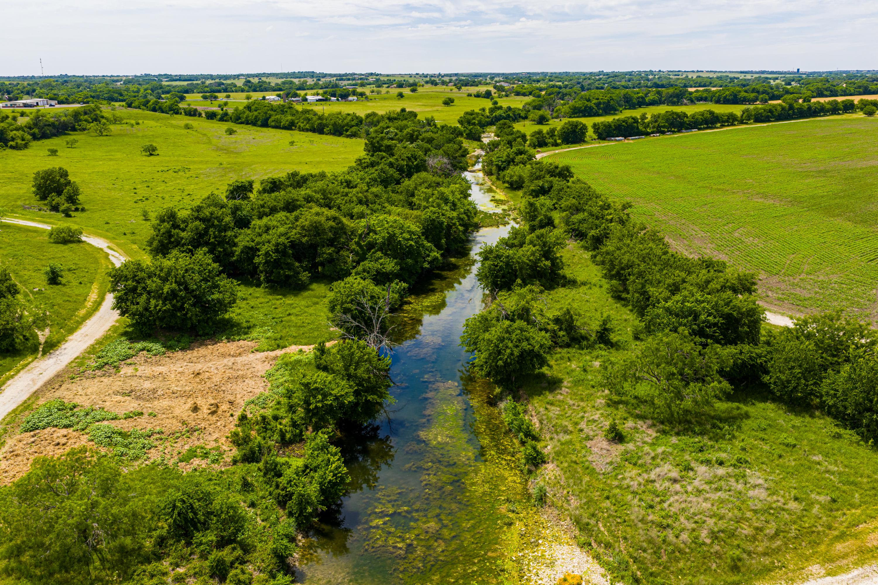  667 Acre Development Property With Two Miles Of Highway Frontage - 物件實景
