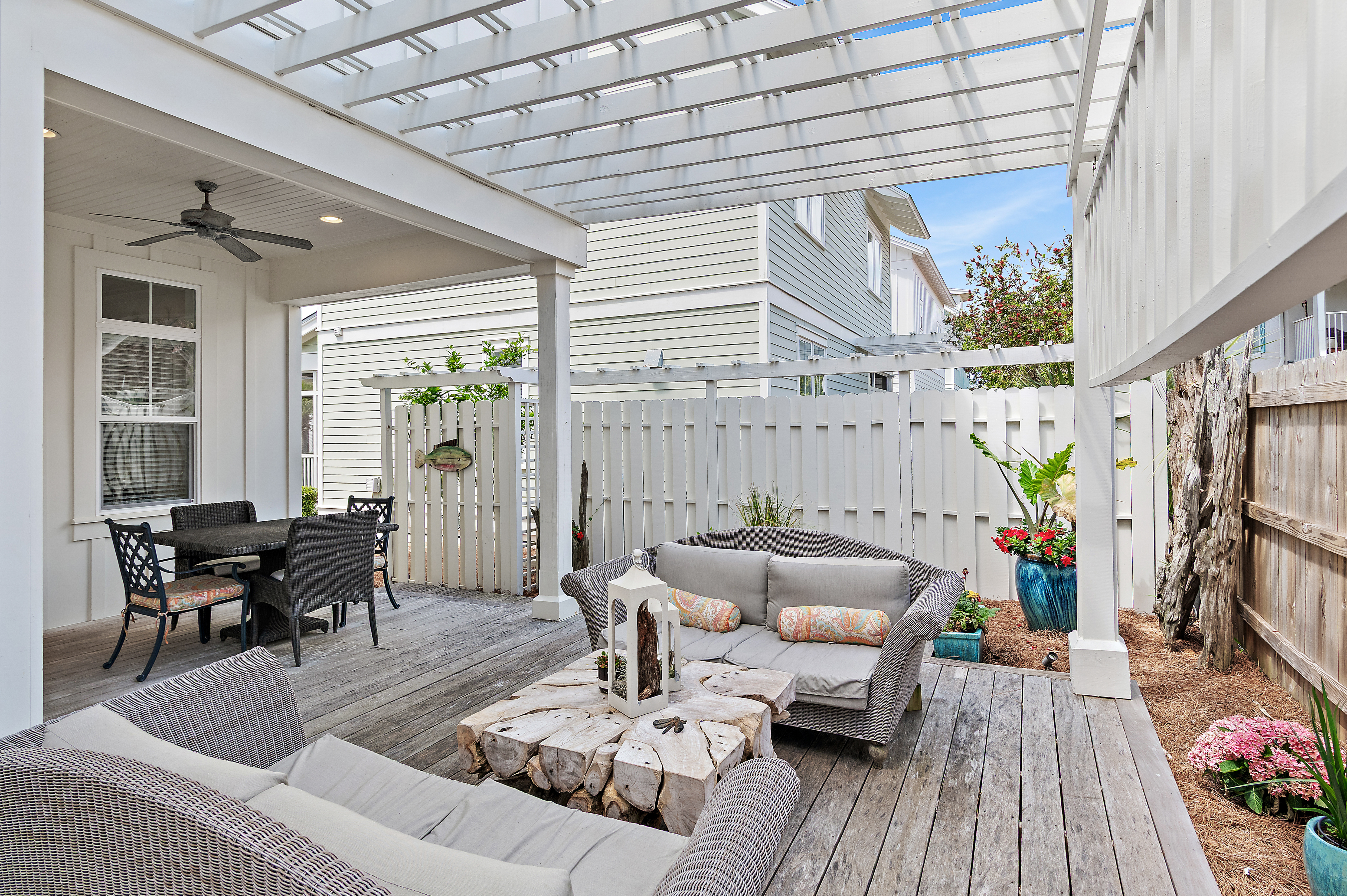  Versatile Multi-Level Retreat with Gulf Views & Pergola Deck - 物件實景