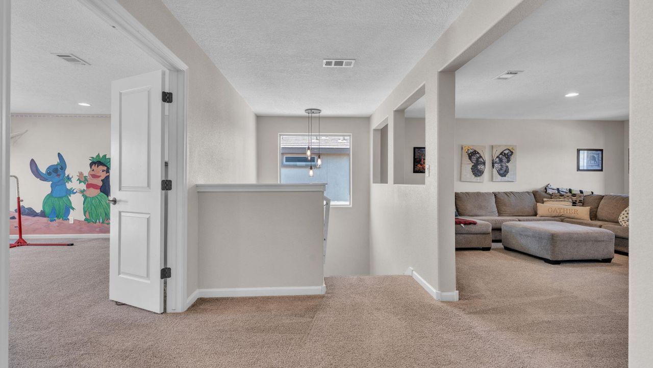 Albuquerque, New Mexico, 87106, United States, 5 Bedrooms Bedrooms, ,4 BathroomsBathrooms,Residential,For Sale,1907467