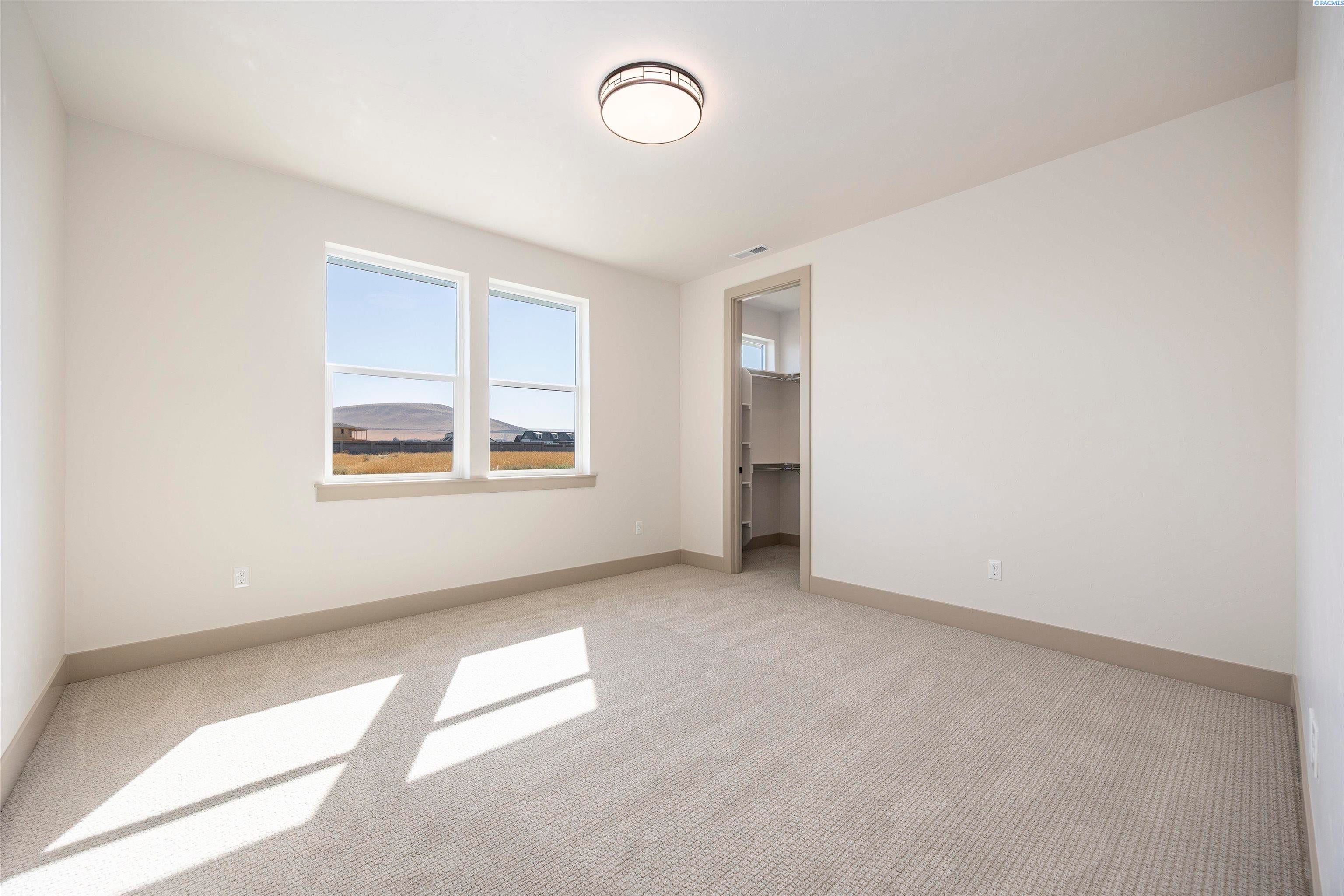 Kennewick, Washington, 99338, United States, 4 Bedrooms Bedrooms, ,3 BathroomsBathrooms,Residential,For Sale,2002511