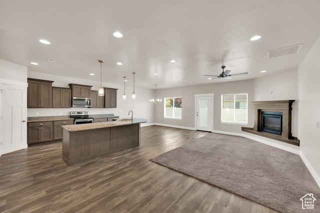 Syracuse, Utah, 84075, United States, 4 Bedrooms Bedrooms, ,3 BathroomsBathrooms,Residential,For Sale,1928741