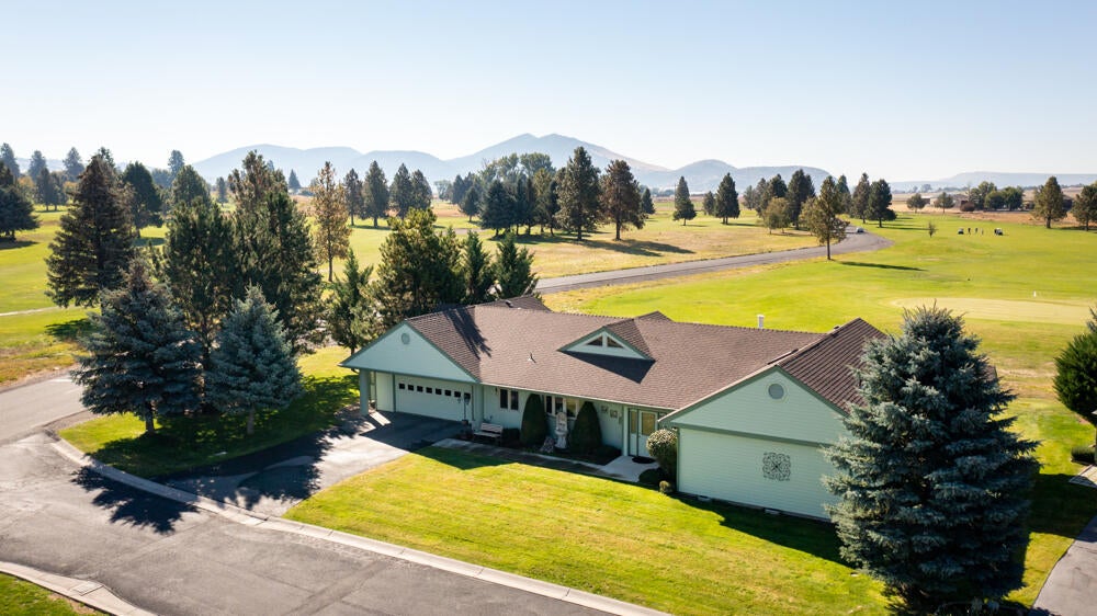 Shield Crest Dr, Klamath Falls, OR 97603