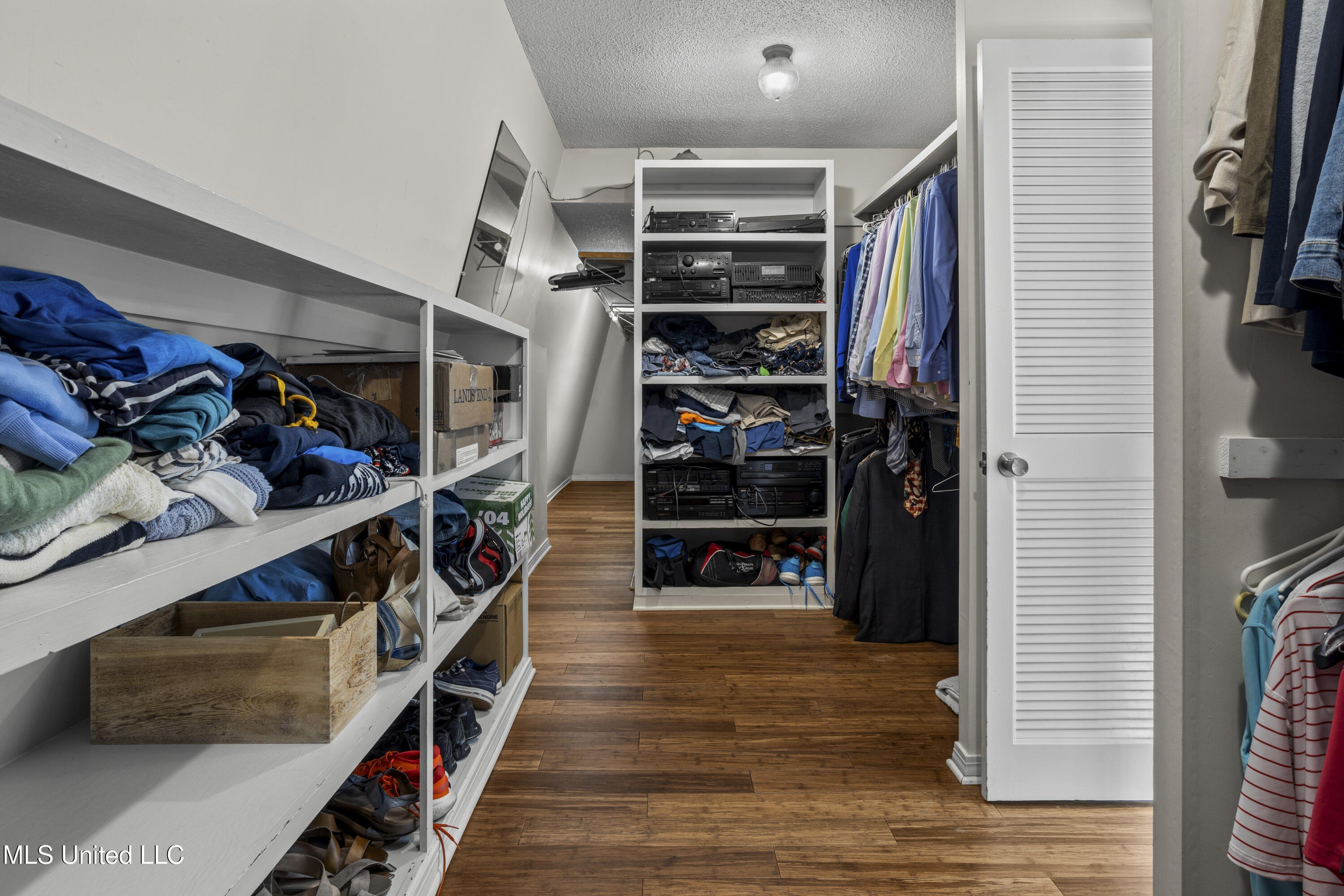 Gulfport, Mississippi, 39507, United States, 4 Bedrooms Bedrooms, ,4 BathroomsBathrooms,Residential,For Sale,1974539