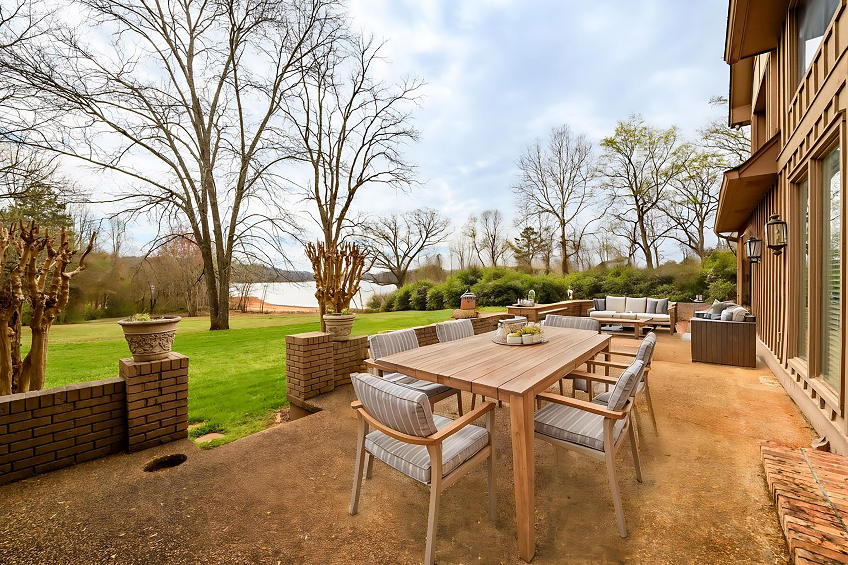  Lakefront Estate with Private Dock, Guest Home and Pool - 物件實景