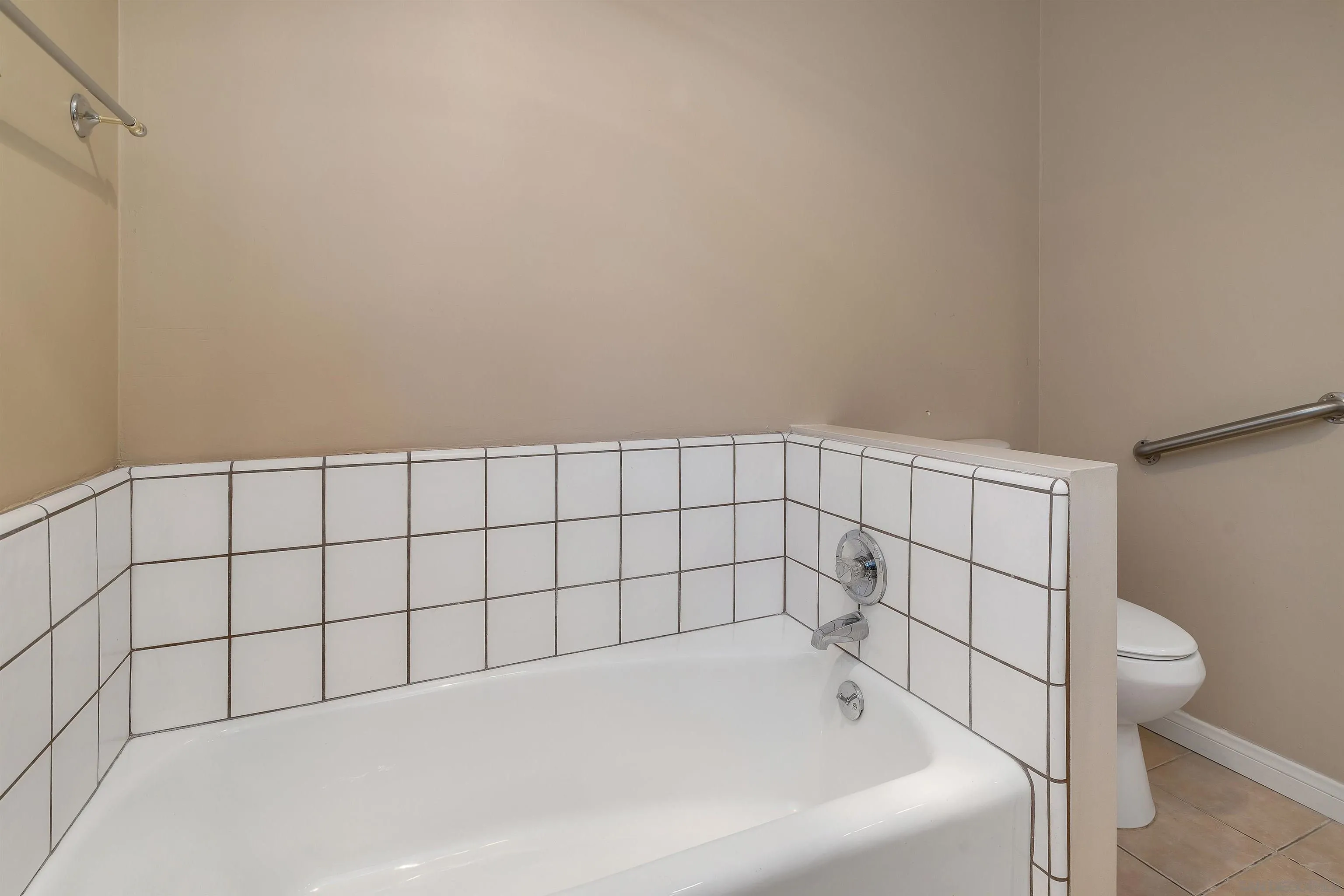 Escondido, California, 92025, United States, 3 Bedrooms Bedrooms, ,2 BathroomsBathrooms,Residential,For Sale,1940921