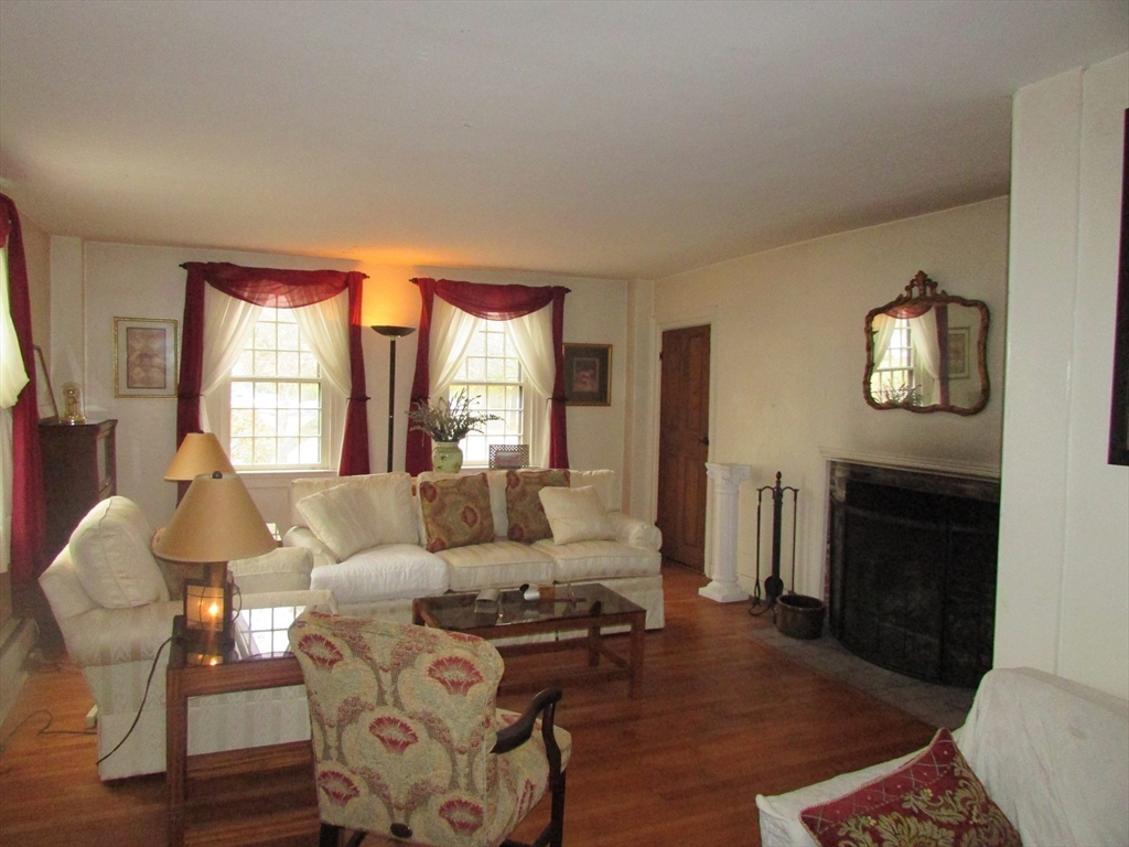 Attleboro, Massachusetts, 02703, United States, 5 Bedrooms Bedrooms, ,2 BathroomsBathrooms,Residential,For Sale,1983996