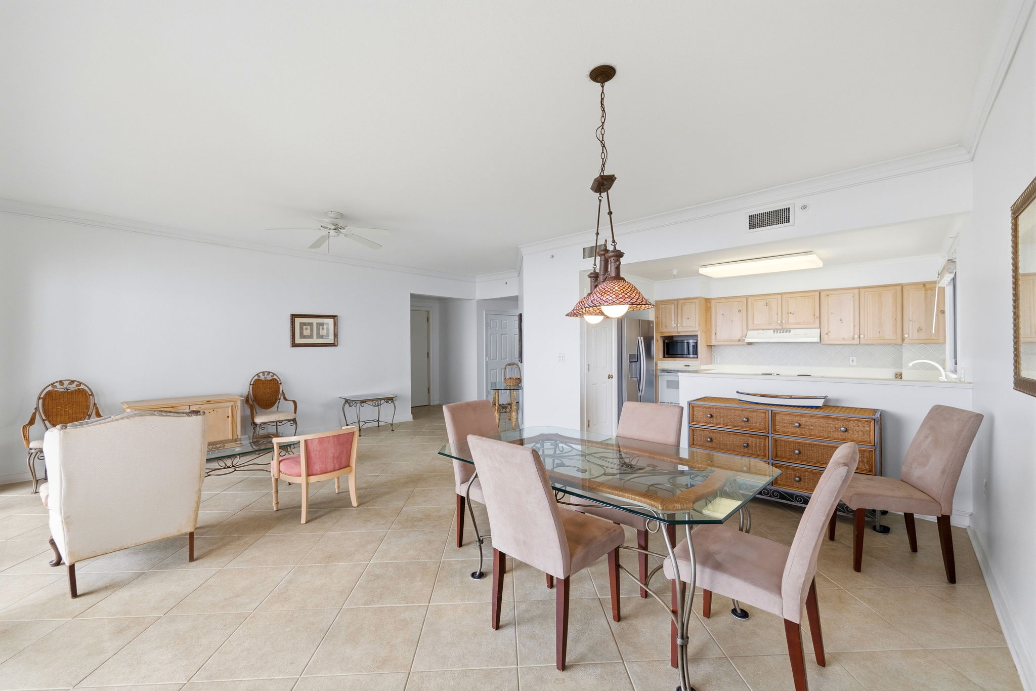  Gulf-Front Condominium with Panoramic Views and Renovation Potential - 物件實景