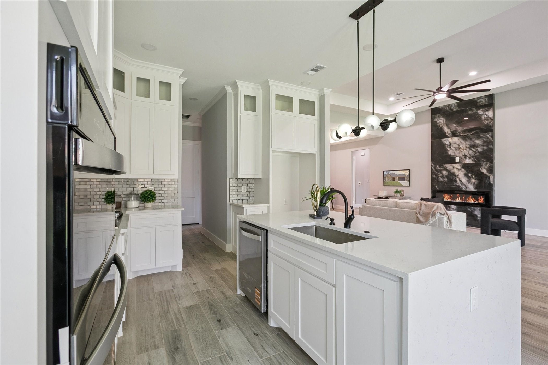 Arlington, Texas, 76012, United States, 4 Bedrooms Bedrooms, ,3 BathroomsBathrooms,Residential,For Sale,1974791