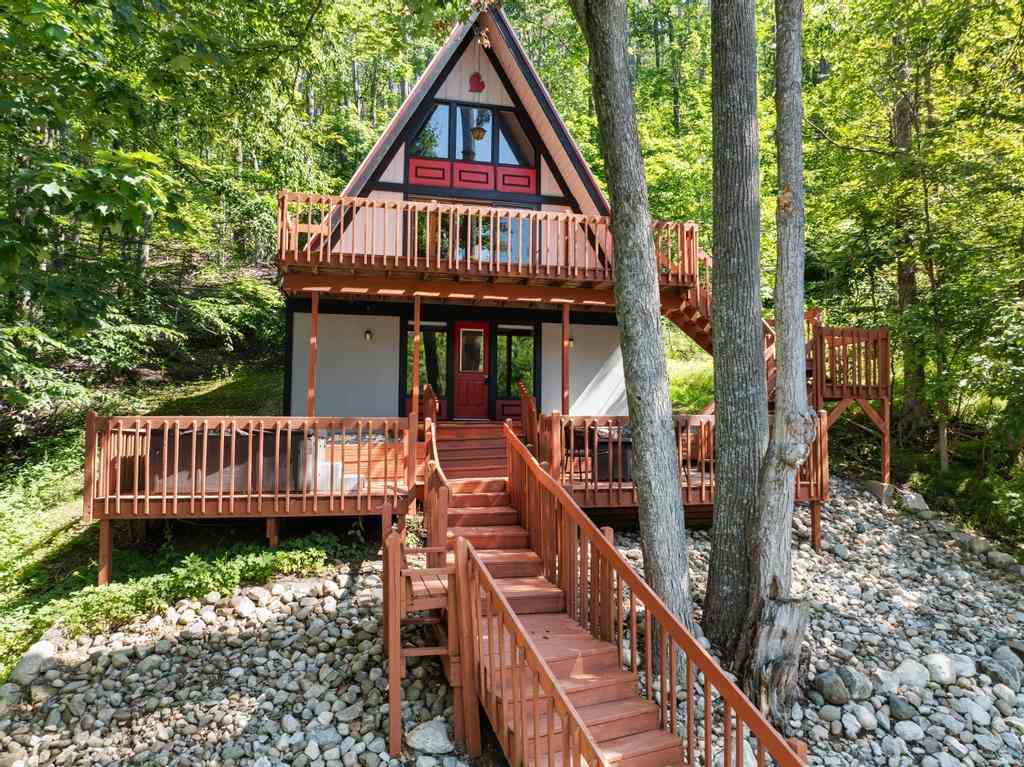 Harbor Springs, Michigan, 49740, United States, 2 Bedrooms Bedrooms, ,2 BathroomsBathrooms,Residential,For Sale,1901422