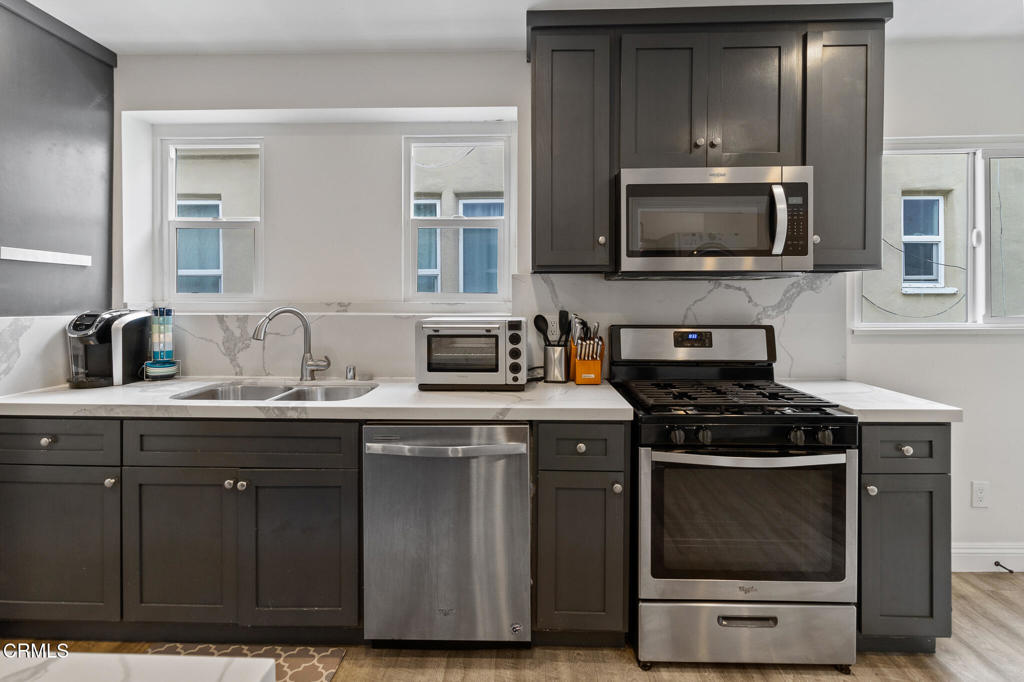 Los Angeles, California, 90035, United States, ,Residential,For Sale,1691195