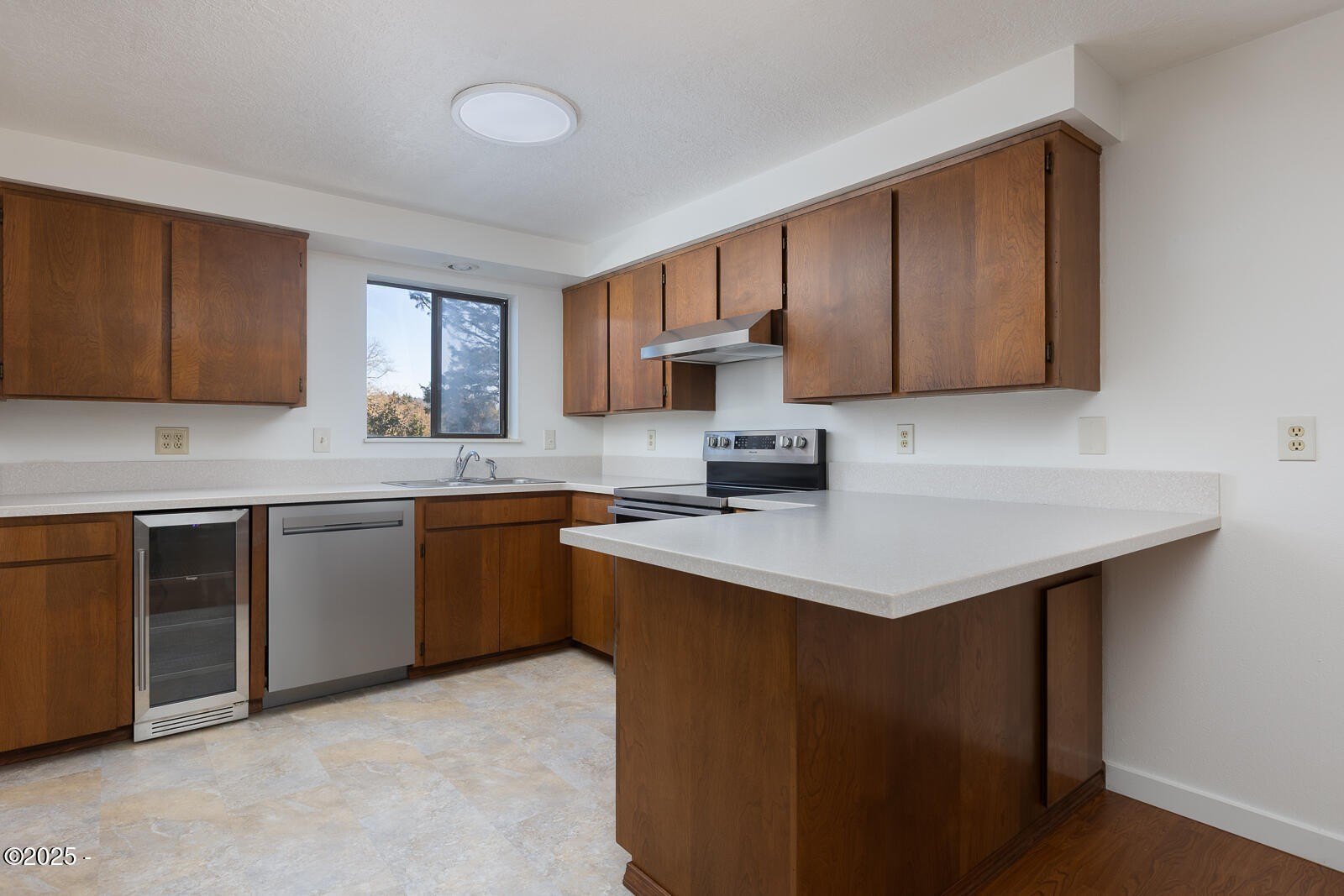 Lincoln City, Oregon, 97367, United States, 2 Bedrooms Bedrooms, ,2 BathroomsBathrooms,Residential,For Sale,1970339