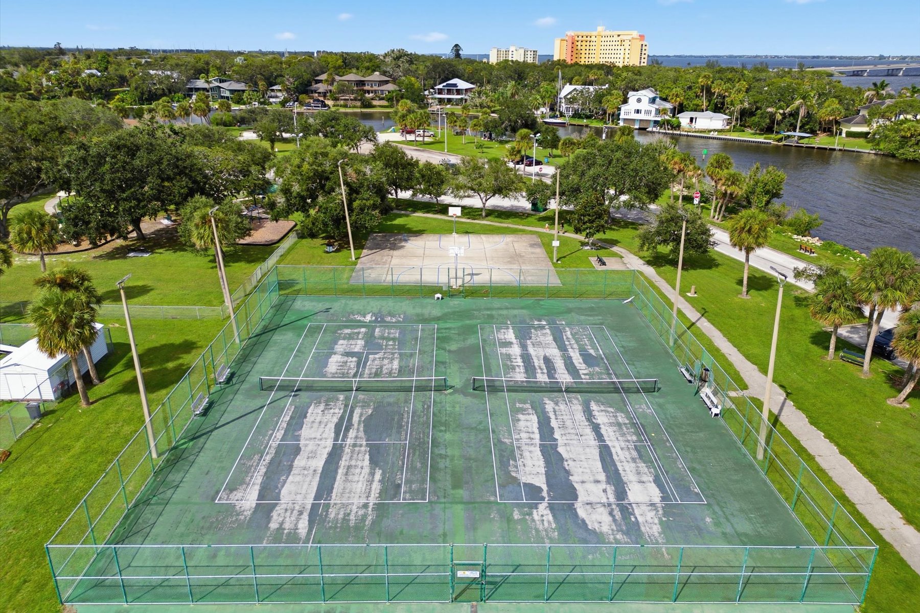  446 Coral Drive, Melbourne, FL, 32935 - 物件實景