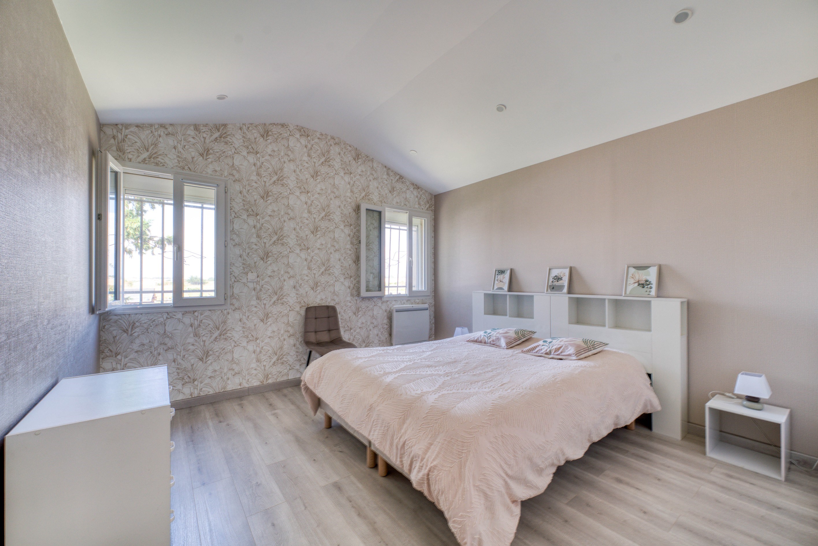  Spacious Family Home with Pool, Large Private Grounds and Independent Guest Cot… - 物件實景