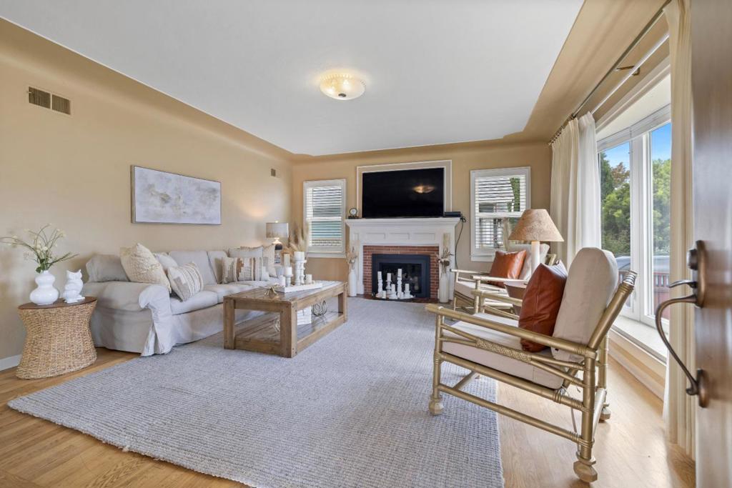 Santa Cruz, California, 95060, United States, 3 Bedrooms Bedrooms, ,3 BathroomsBathrooms,Residential,For Sale,1976527