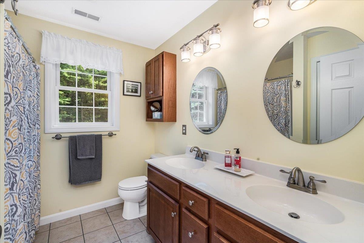 Bedford, New Hampshire, 03110, United States, 4 Bedrooms Bedrooms, ,3 BathroomsBathrooms,Residential,For Sale,1940392