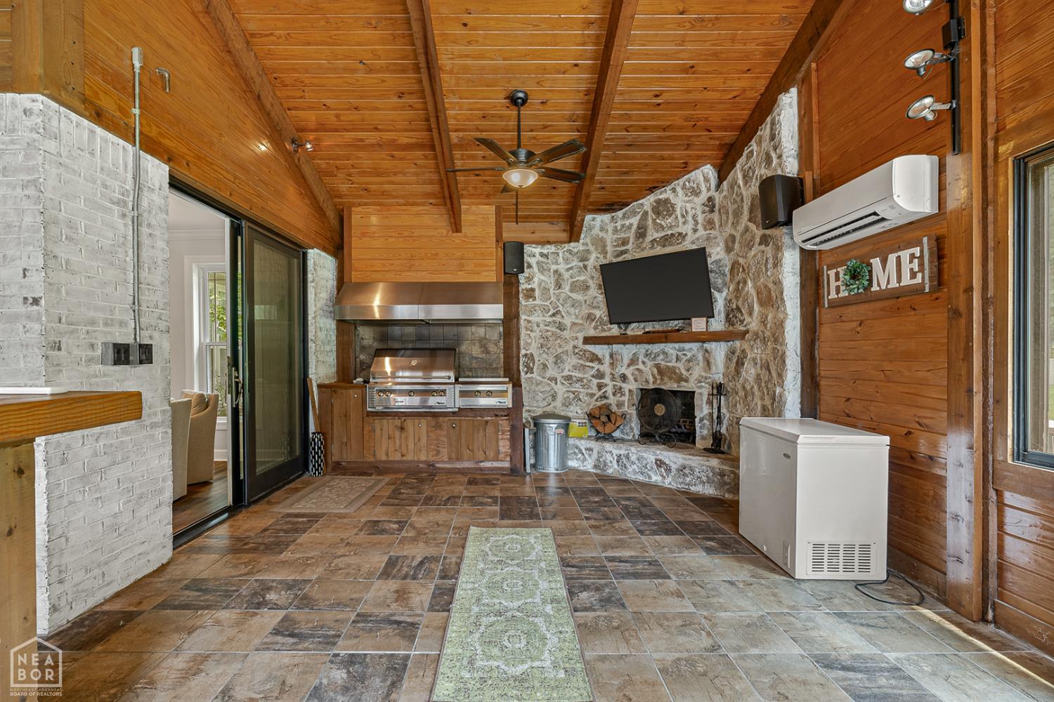 Jonesboro, Arkansas, 72404, United States, 4 Bedrooms Bedrooms, ,3 BathroomsBathrooms,Residential,For Sale,1982326