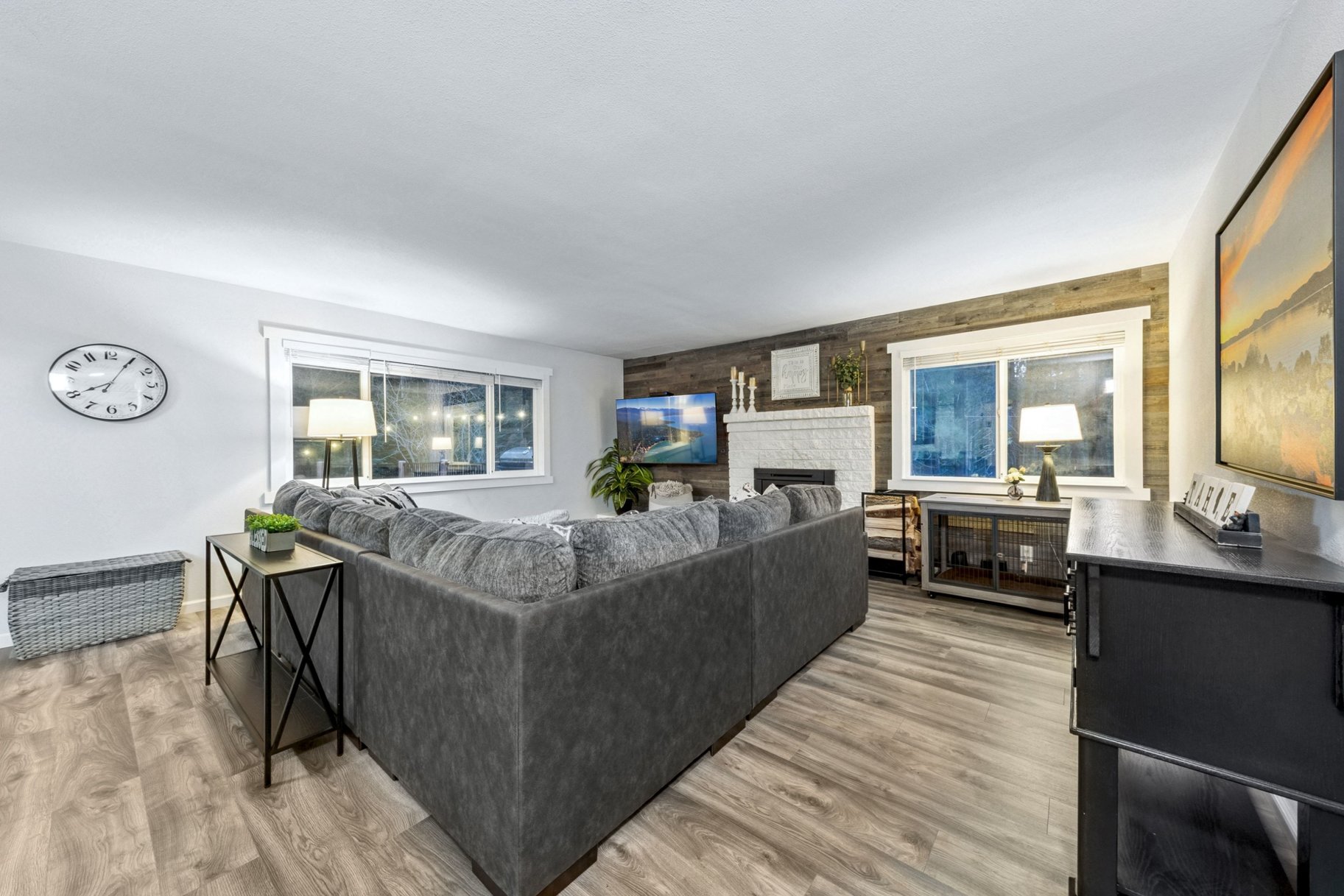  Move-In Ready 4 Bedroom Beauty  2022 Remodel  Fenced Yard, Forest Setting - 物件實景