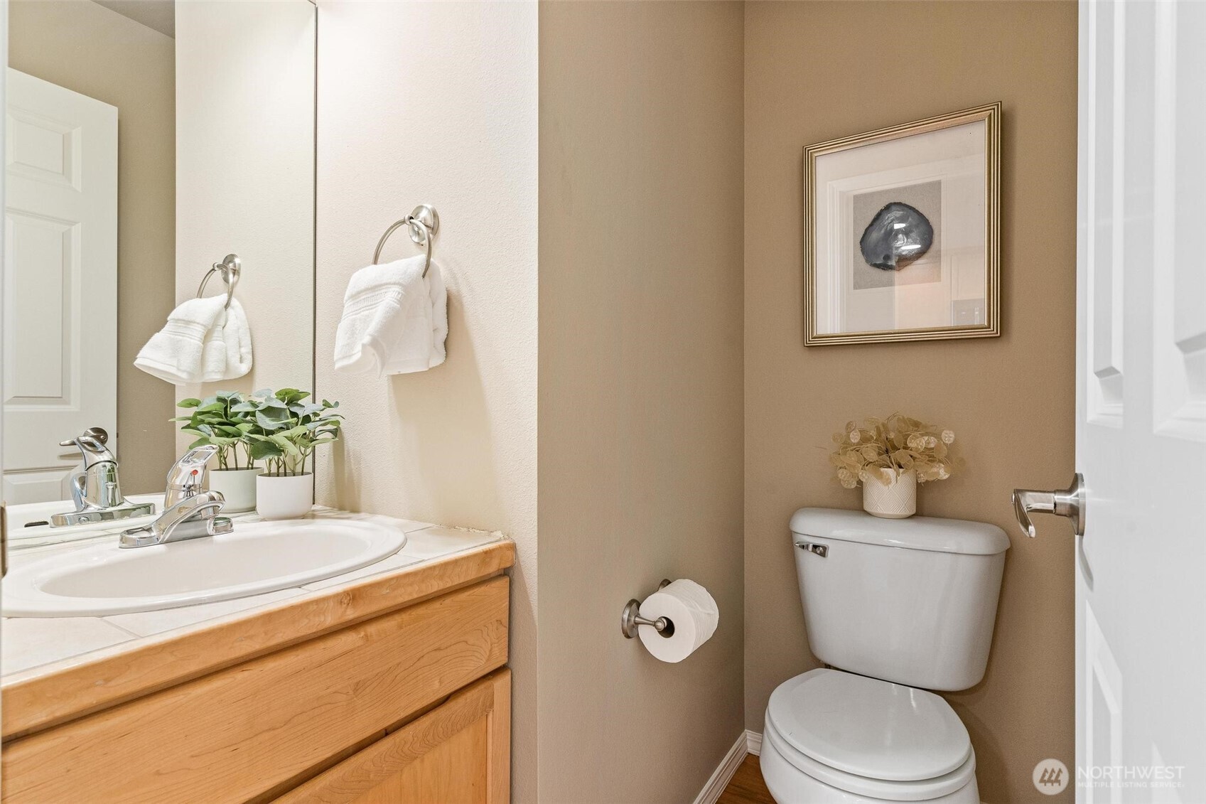 Kenmore, Washington, 98028, United States, 3 Bedrooms Bedrooms, ,2 BathroomsBathrooms,Residential,For Sale,1974587