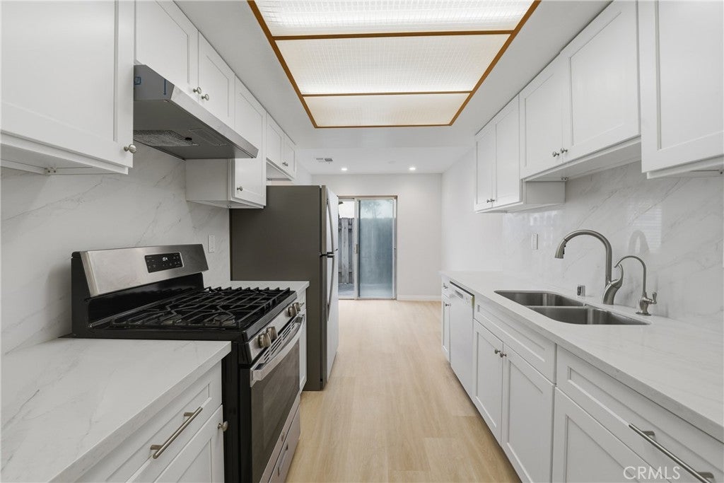 Rosemead, California, 91770, United States, 2 Bedrooms Bedrooms, ,2 BathroomsBathrooms,Residential,For Sale,2012750