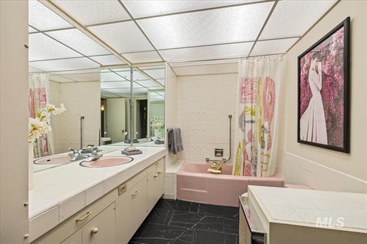 Caldwell, Idaho, 83605, United States, 2 Bedrooms Bedrooms, ,3 BathroomsBathrooms,Residential,For Sale,1979980