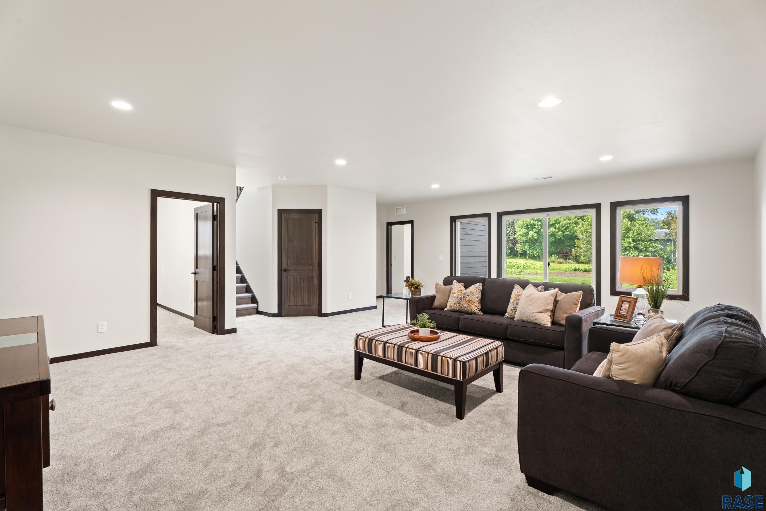 Sioux Falls, South Dakota, 57110, United States, 4 Bedrooms Bedrooms, ,2 BathroomsBathrooms,Residential,For Sale,1982454