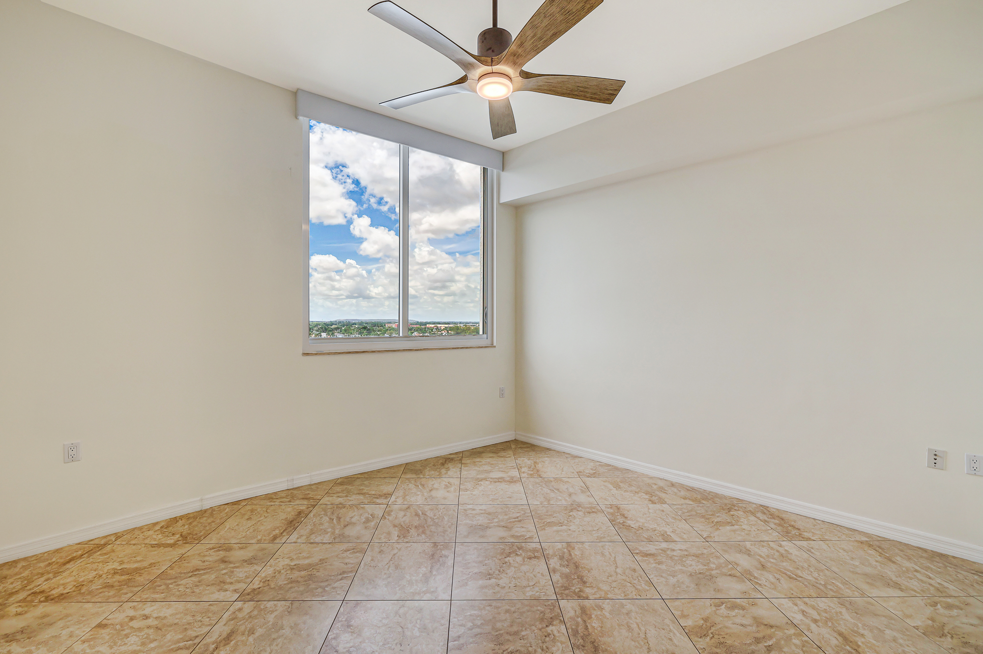  704 N Ocean Blvd, Pompano Beach, FL, 33062 - 物件實景