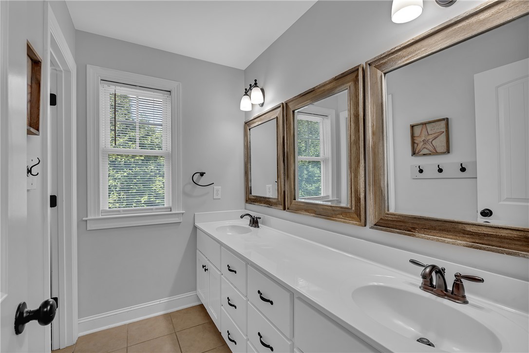 Central, South Carolina, 29630, United States, 5 Bedrooms Bedrooms, ,5 BathroomsBathrooms,Residential,For Sale,1901010
