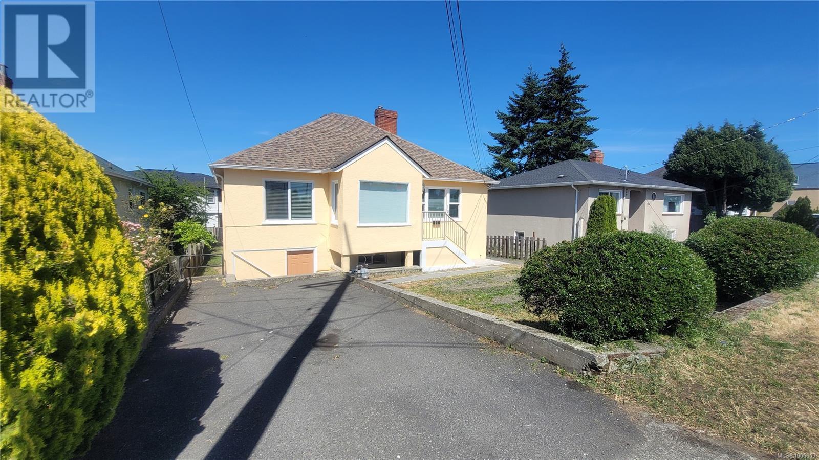 SAANICH, British Columbia, V9A 1B8, CA, 5 Bedrooms Bedrooms, ,2 BathroomsBathrooms,Residential,For Sale,1951080