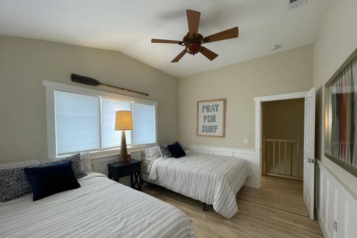 Venice, California, 90291, United States, 4 Bedrooms Bedrooms, ,2 BathroomsBathrooms,Residential,For Sale,1999030