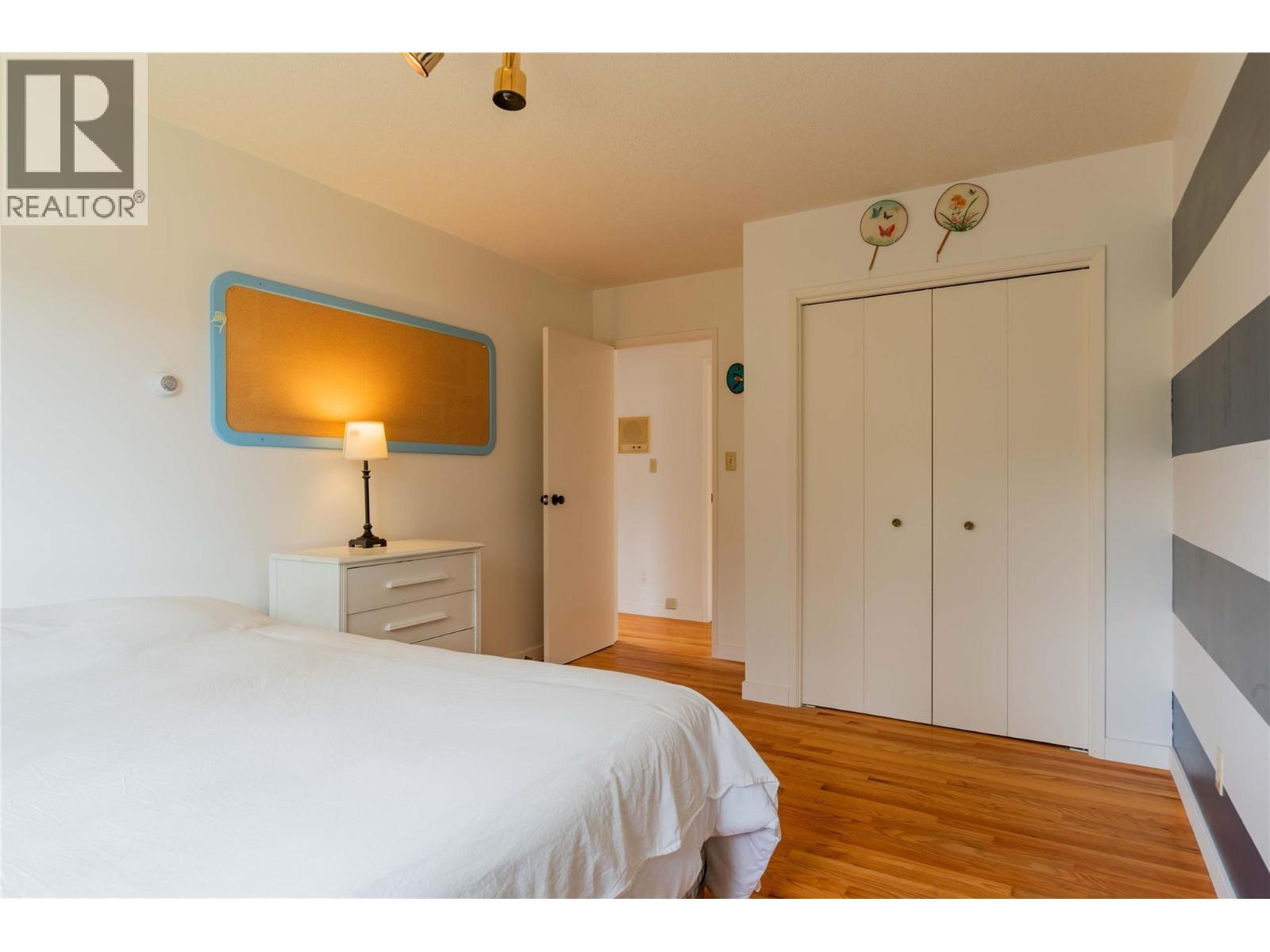 APPLEDALE, British Columbia, V0G 2J0, CA, 5 Bedrooms Bedrooms, ,2 BathroomsBathrooms,Residential,For Sale,1946998