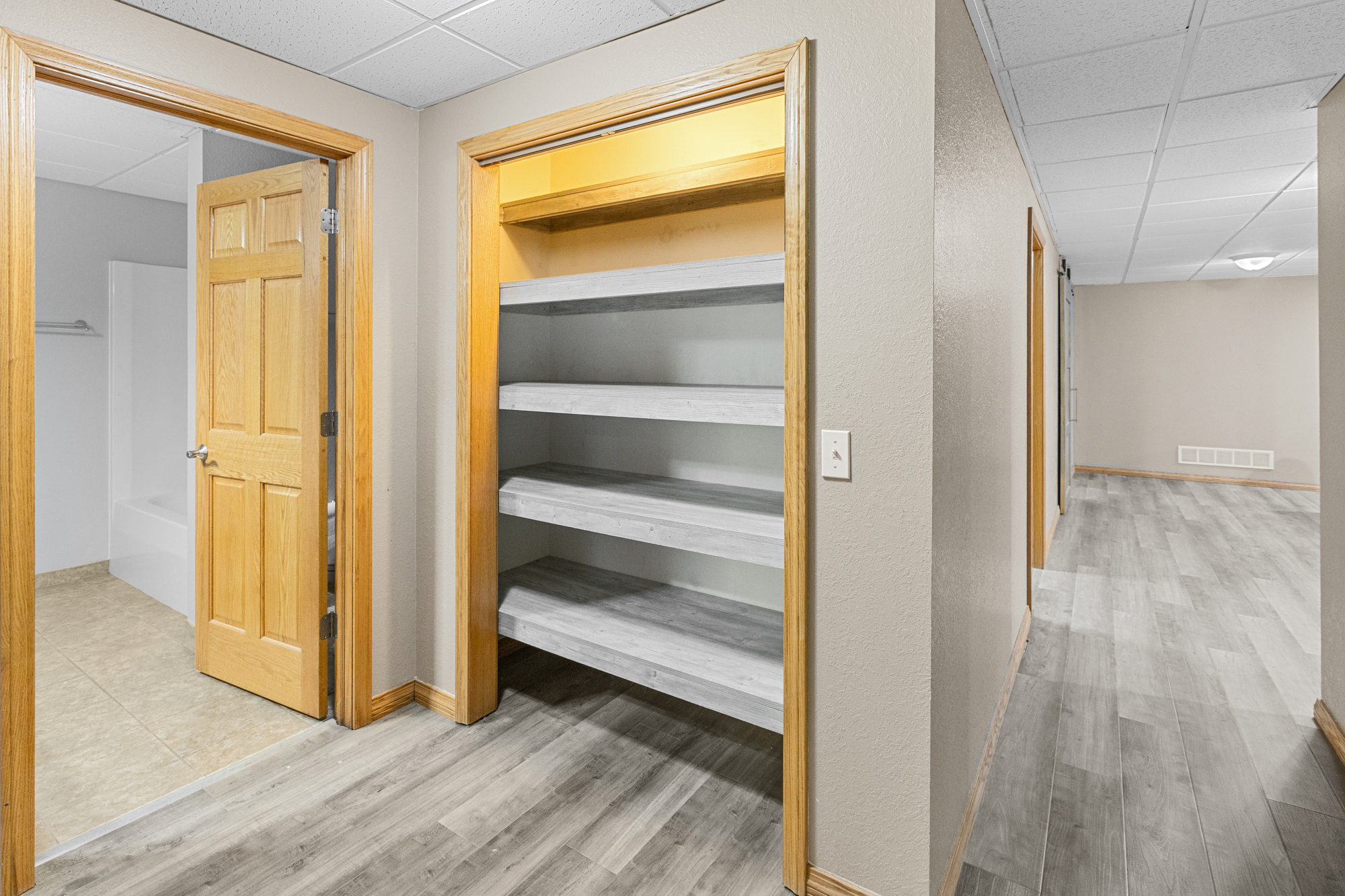 Effingham, Illinois, 62401, United States, 3 Bedrooms Bedrooms, ,3 BathroomsBathrooms,Residential,For Sale,1976361