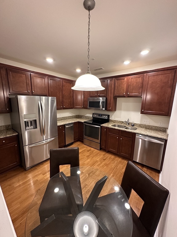 Braintree, Massachusetts, 02184, United States, 2 Bedrooms Bedrooms, ,2 BathroomsBathrooms,Residential,For Sale,1981592