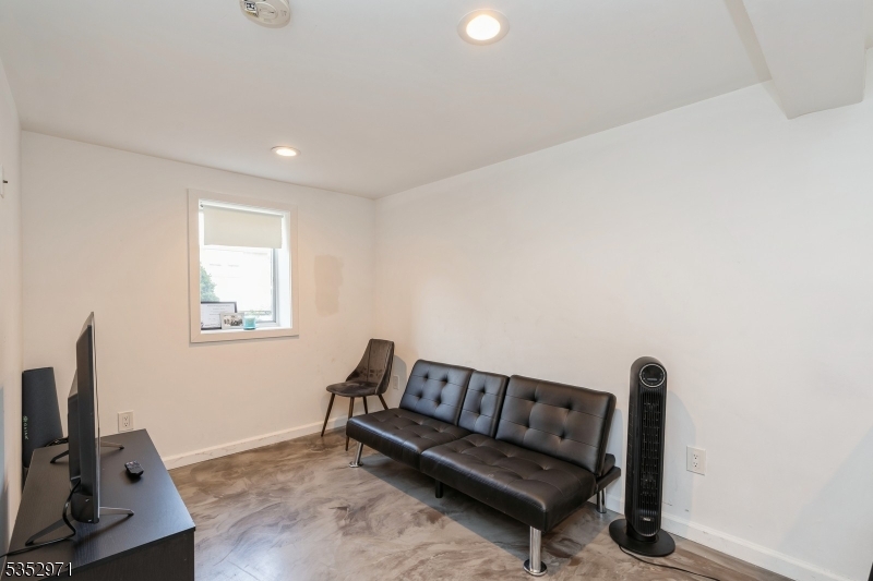 Ridgefield Boro, New Jersey, 07657, United States, 3 Bedrooms Bedrooms, ,2 BathroomsBathrooms,Residential,For Sale,1907428