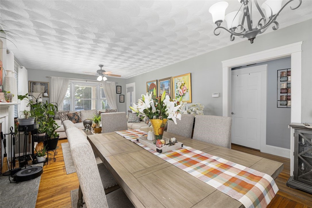 Cranston, Rhode Island, 02910, United States, 3 Bedrooms Bedrooms, ,3 BathroomsBathrooms,Residential,For Sale,1969292