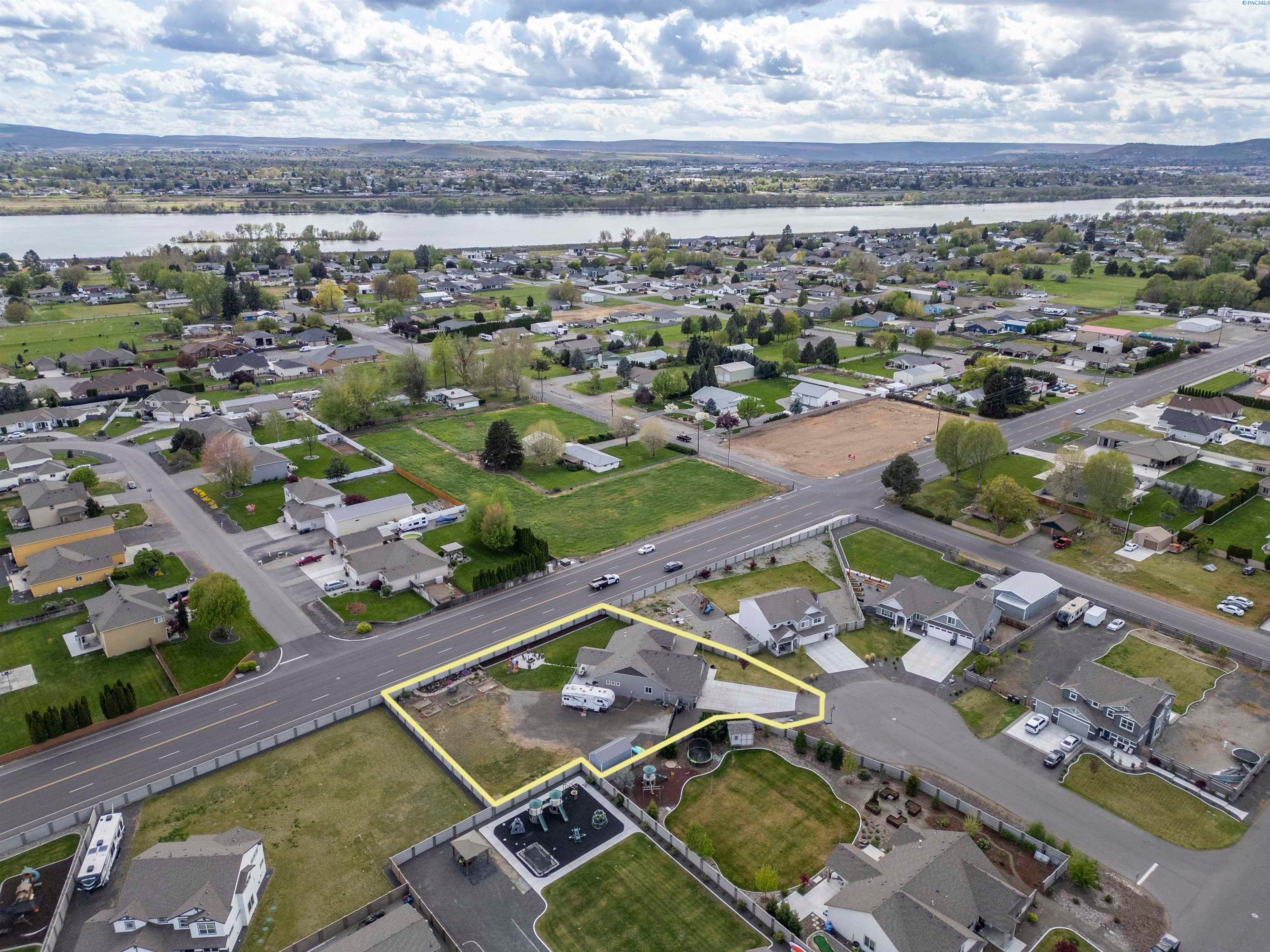 Pasco, Washington, 99301, United States, 4 Bedrooms Bedrooms, ,2 BathroomsBathrooms,Residential,For Sale,2036931