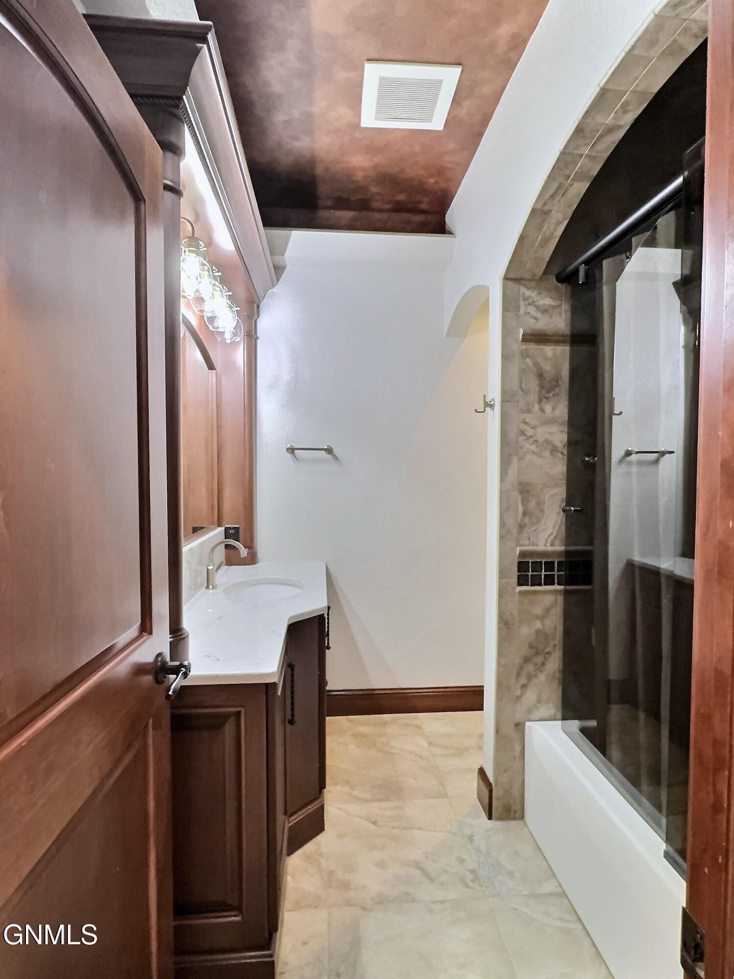 Bismarck, North Dakota, 58501, United States, 4 Bedrooms Bedrooms, ,4 BathroomsBathrooms,Residential,For Sale,2038873