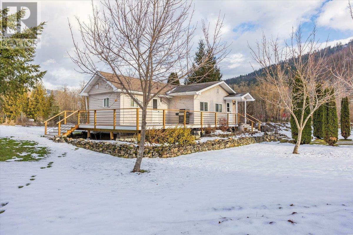 SICAMOUS, British Columbia, V0E 2V4, CA, 2 Bedrooms Bedrooms, ,2 BathroomsBathrooms,Residential,For Sale,1836920
