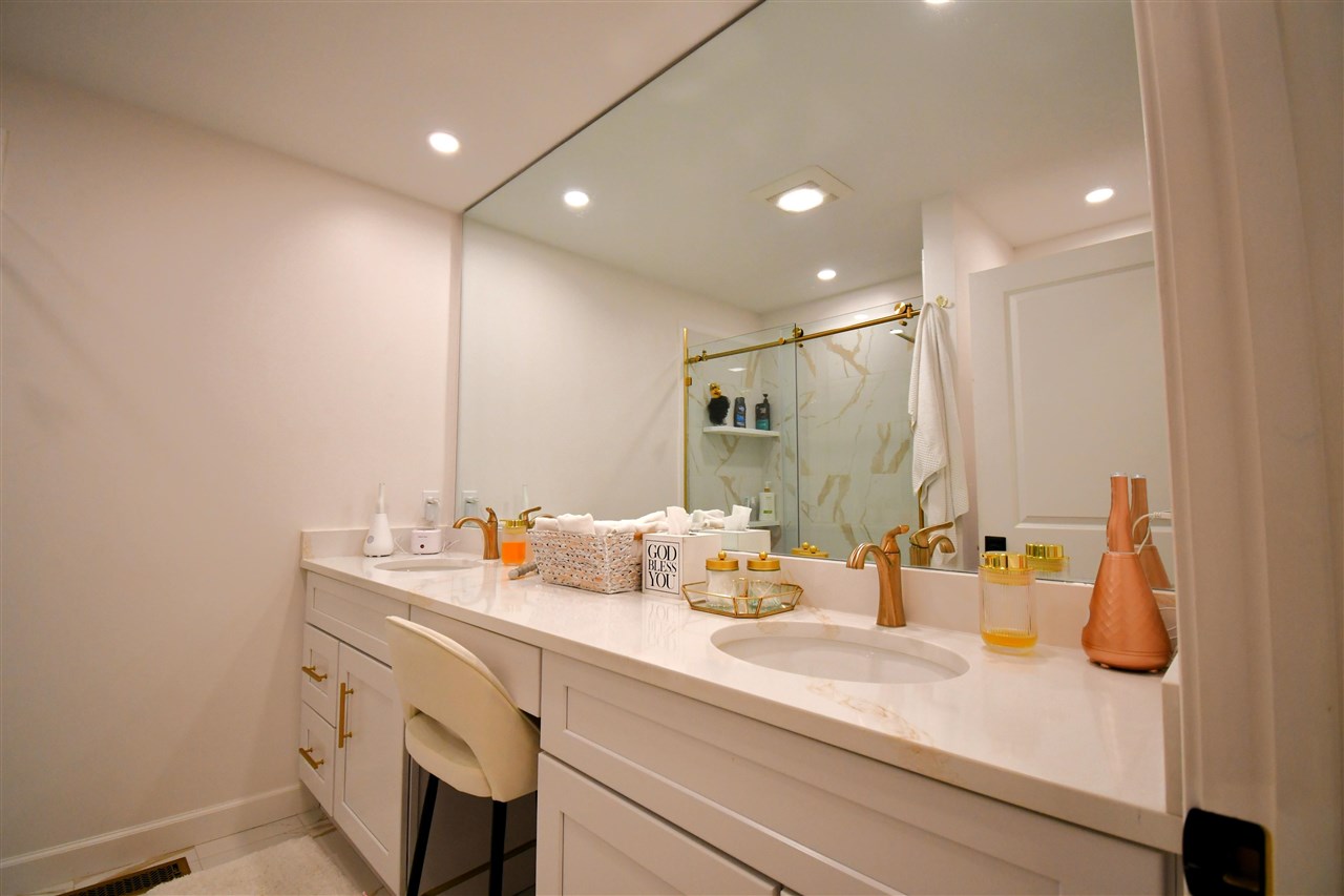 Alanson, Michigan, 49706, United States, 5 Bedrooms Bedrooms, ,3 BathroomsBathrooms,Residential,For Sale,1876087