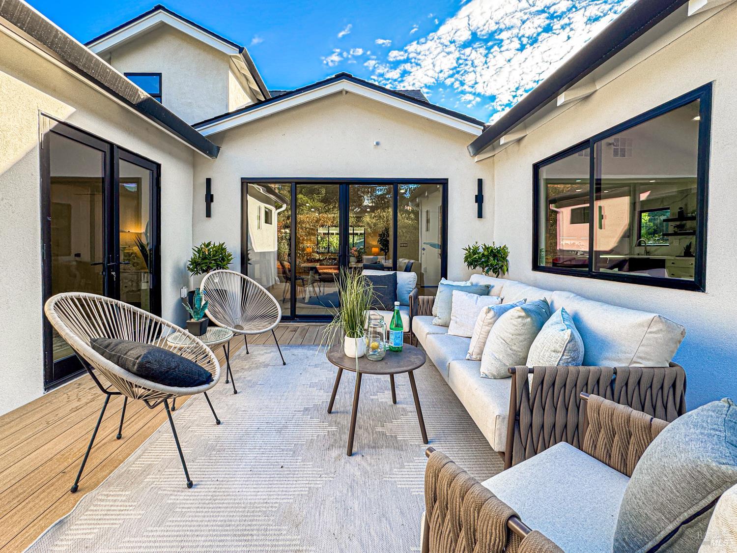 San Rafael, California, 94903, United States, 4 Bedrooms Bedrooms, ,3 BathroomsBathrooms,Residential,For Sale,1992901