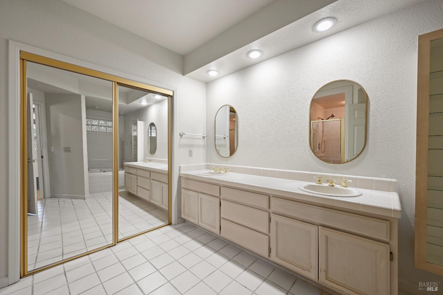 Santa Rosa, California, 95403, United States, 2 Bedrooms Bedrooms, ,3 BathroomsBathrooms,Residential,For Sale,1903513