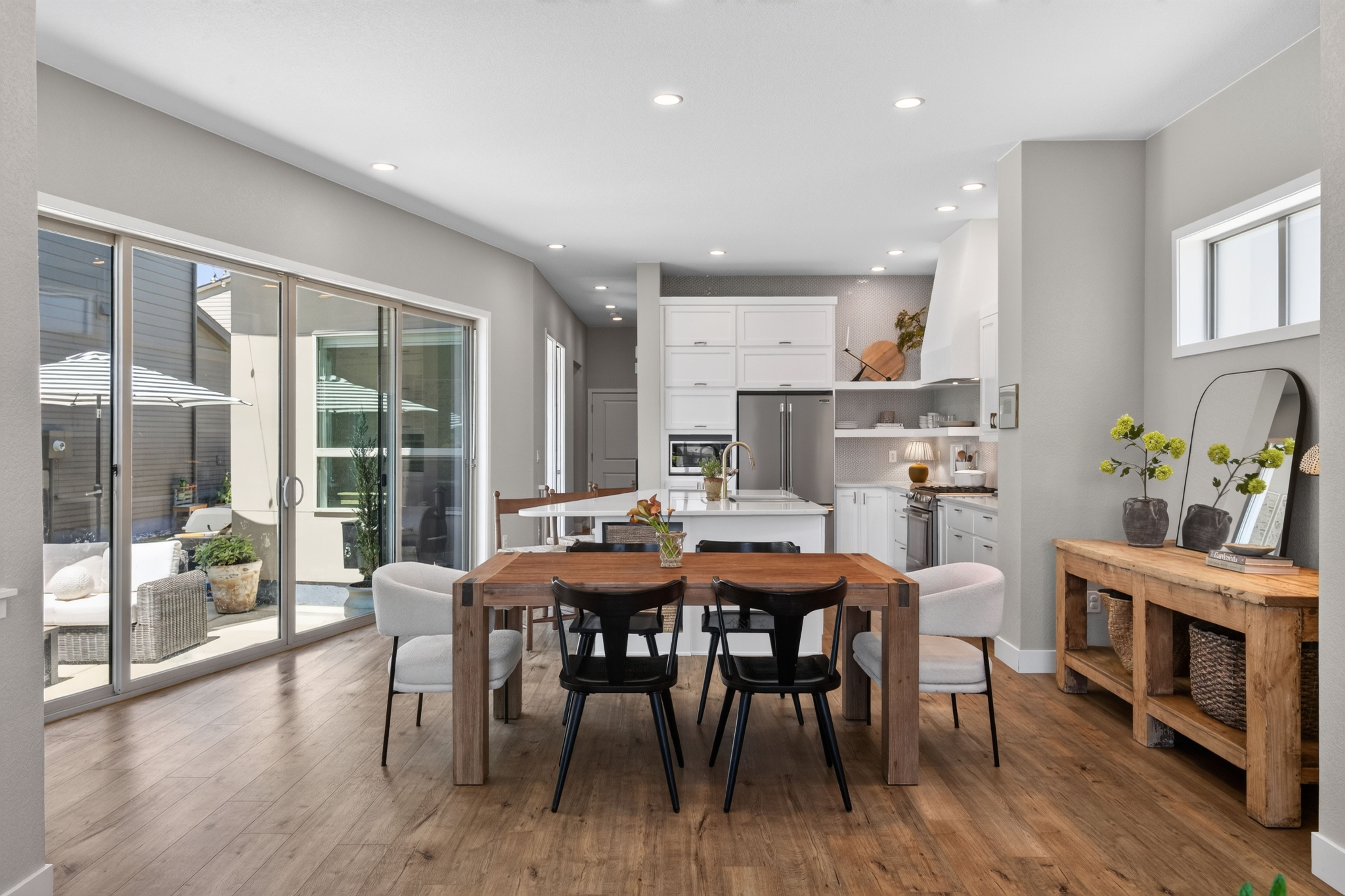  Welcome to Sterling Ranch Modern Open Home with Island Kitchen & Trail Access - 物件實景