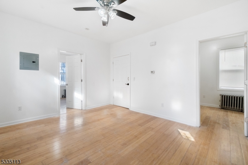 Irvington Twp., New Jersey, 07111, United States, 6 Bedrooms Bedrooms, ,2 BathroomsBathrooms,Residential,For Sale,1896504