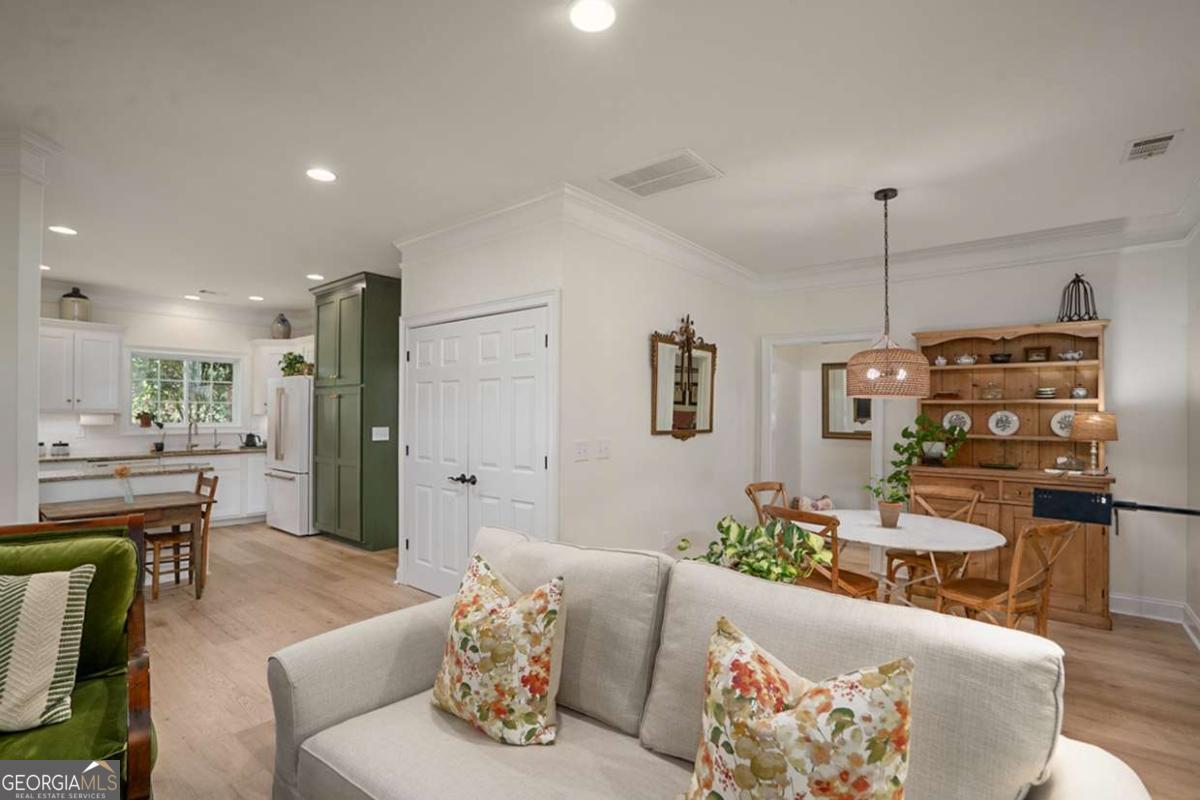 Watkinsville, Georgia, 30677, United States, 2 Bedrooms Bedrooms, ,2 BathroomsBathrooms,Residential,For Sale,1957394