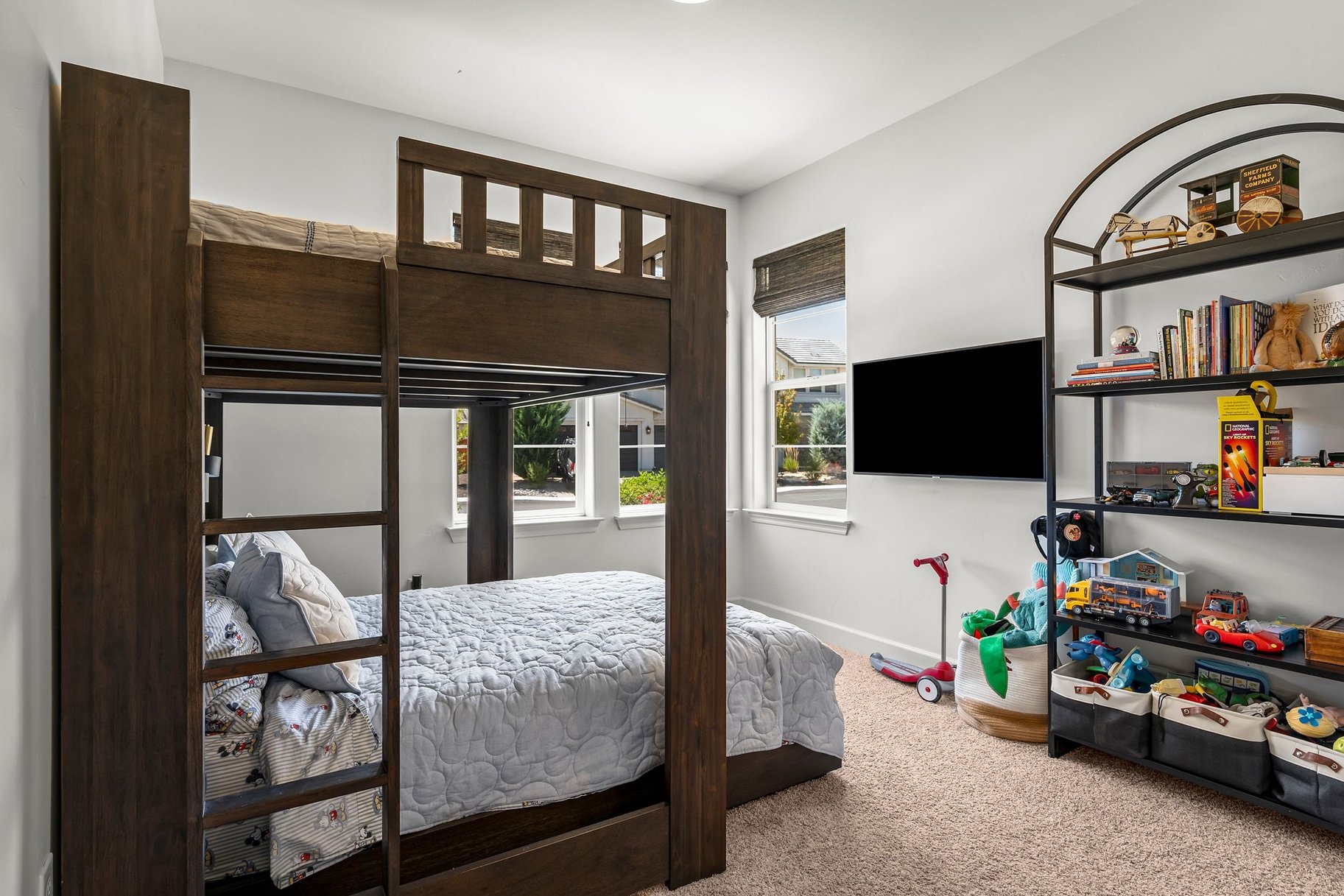  Private Luxury Retreat in Verdi with Custom Designer Finishes & Peavine Views - 物件實景