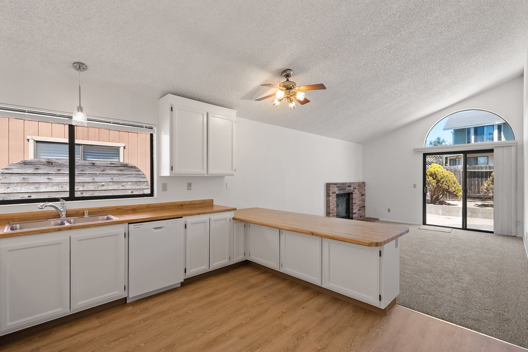  Single-level living + M Section location + owned solar + move-in ready - 物件實景