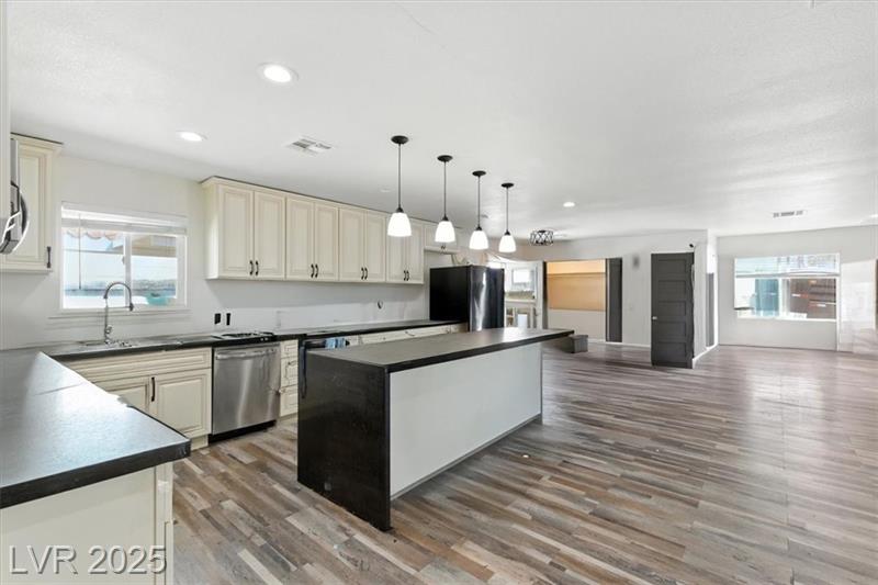 Las Vegas, Nevada, 89106, United States, 4 Bedrooms Bedrooms, ,3 BathroomsBathrooms,Residential,For Sale,1942763