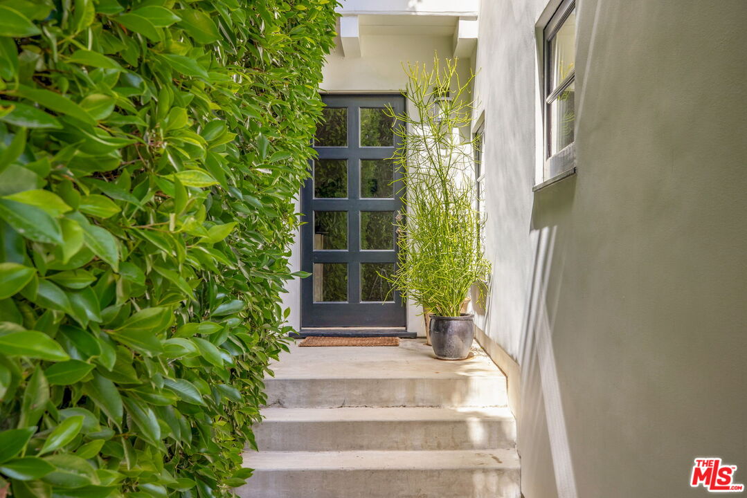 West Hollywood, California, 90048, United States, 3 Bedrooms Bedrooms, ,1 BathroomBathrooms,Residential,For Sale,1993483