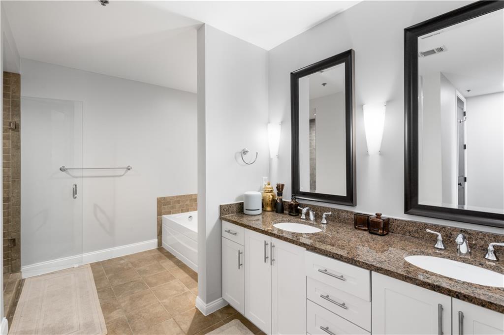 Atlanta, Georgia, 30363, United States, 2 Bedrooms Bedrooms, ,3 BathroomsBathrooms,Residential,For Sale,1949376