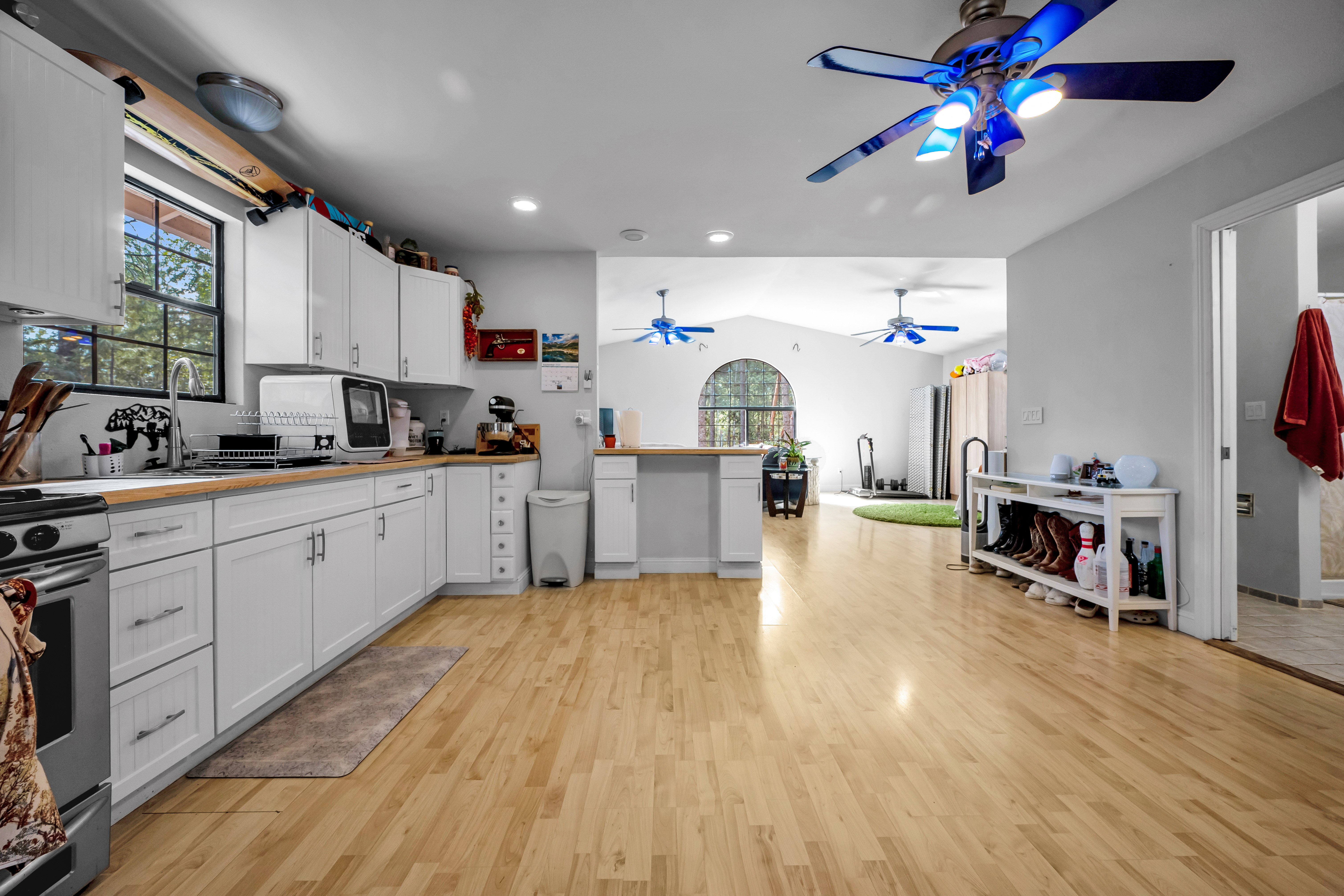 Willits, California, 95490, United States, 4 Bedrooms Bedrooms, ,3 BathroomsBathrooms,Residential,For Sale,1980811