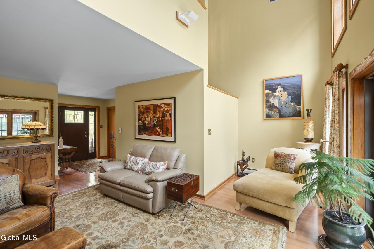 Coeymans Hollow, New York, 12046, United States, 4 Bedrooms Bedrooms, ,3 BathroomsBathrooms,Residential,For Sale,1907699